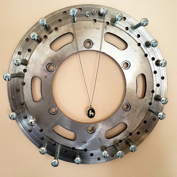 Silver necklace with black & cream Aries pendant - Picture 3 of 3